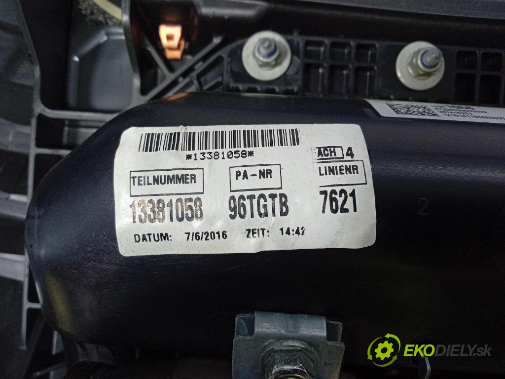 Opel Zafira 2016 kokpit,přistrojova deska A3470