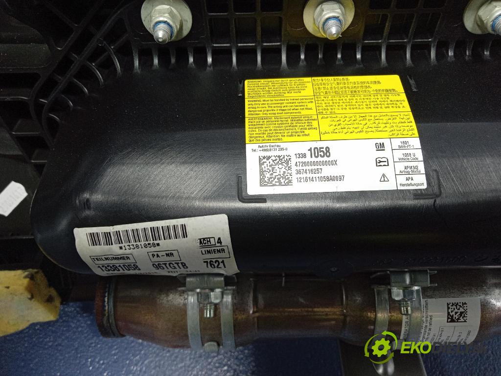 Opel Zafira 2016 kokpit,přistrojova deska A3470