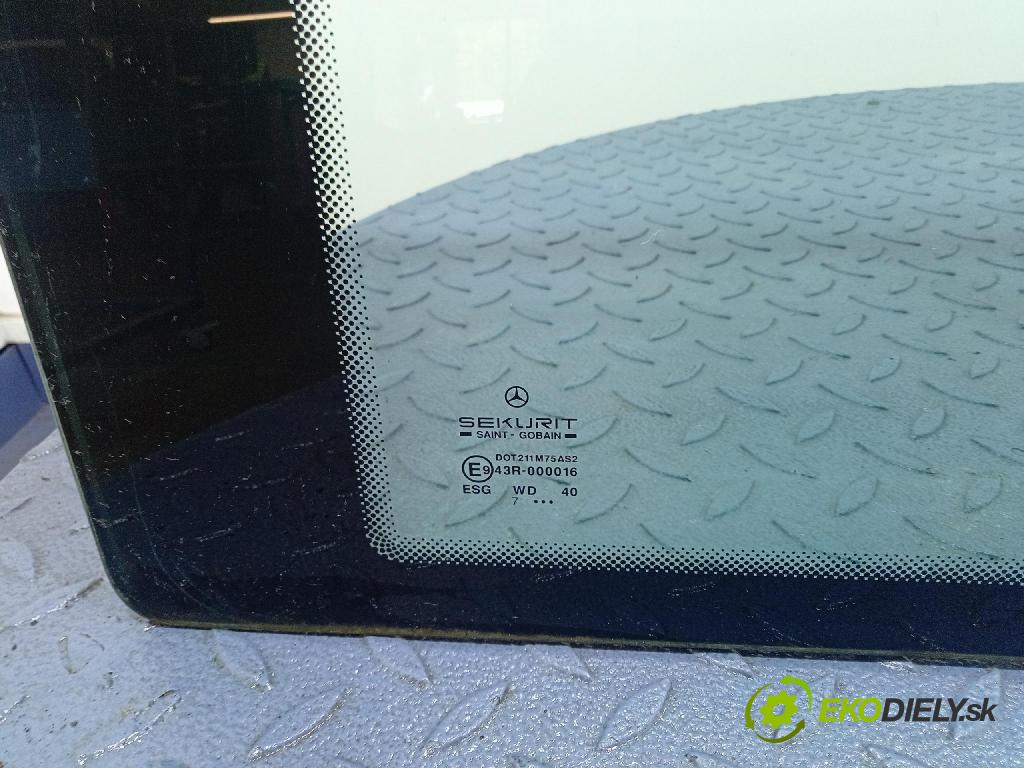 Mercedes Vito 1998 sklo Karosérie: Zad: