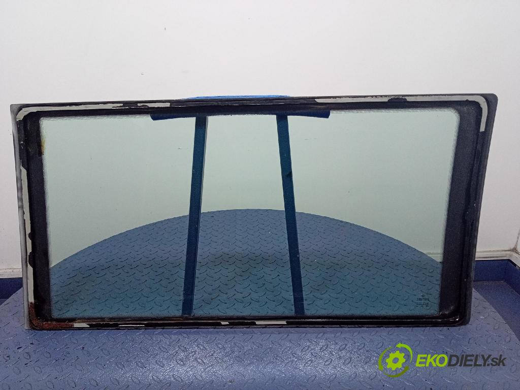 Mercedes Vito 1998 sklo Karosérie: Zad: 