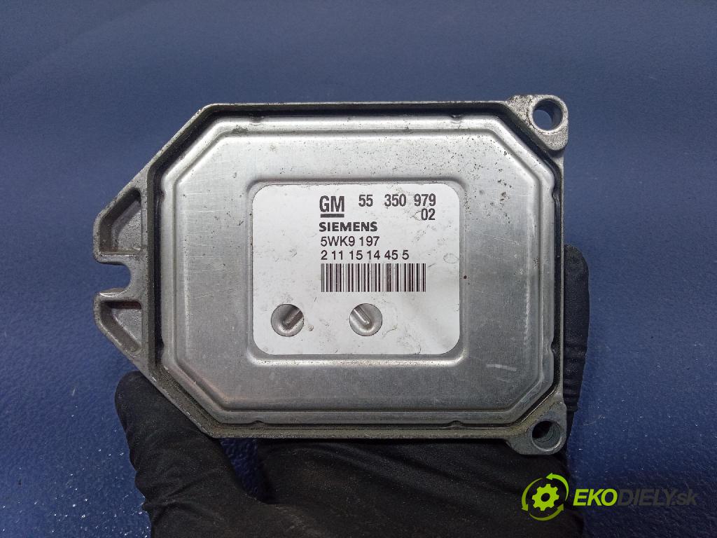 Opel Vectra 2002 řídící jednotka Motor: 55350979