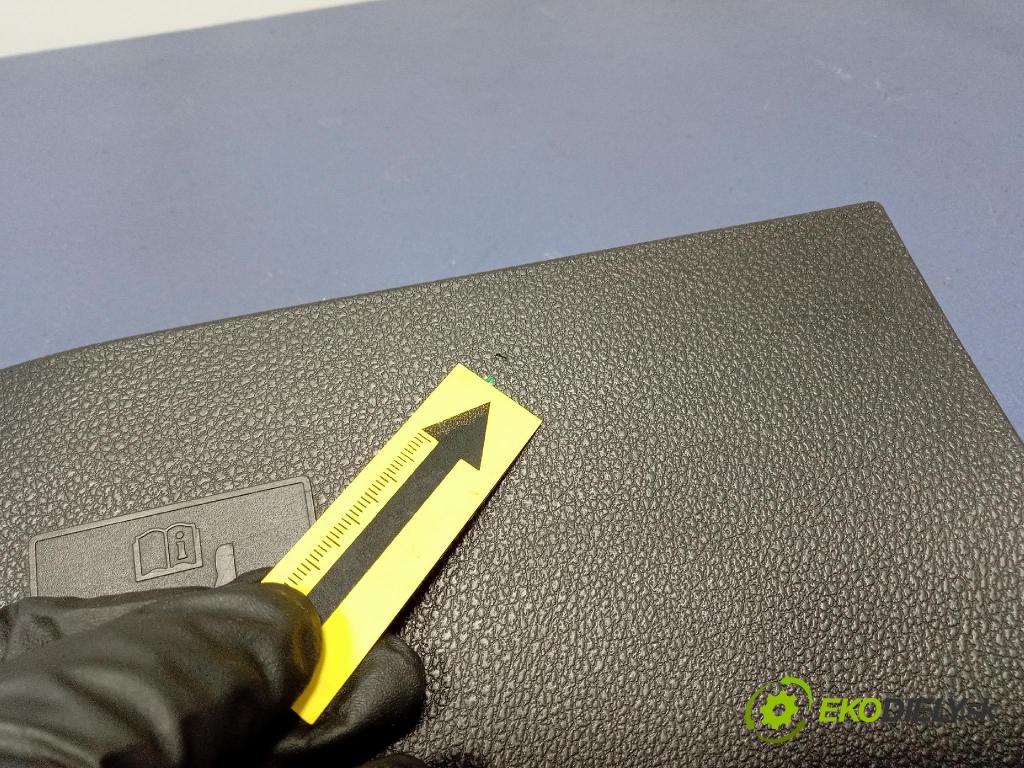 Opel Zafira 2016 kryt Plast: Interiéry: 13289774