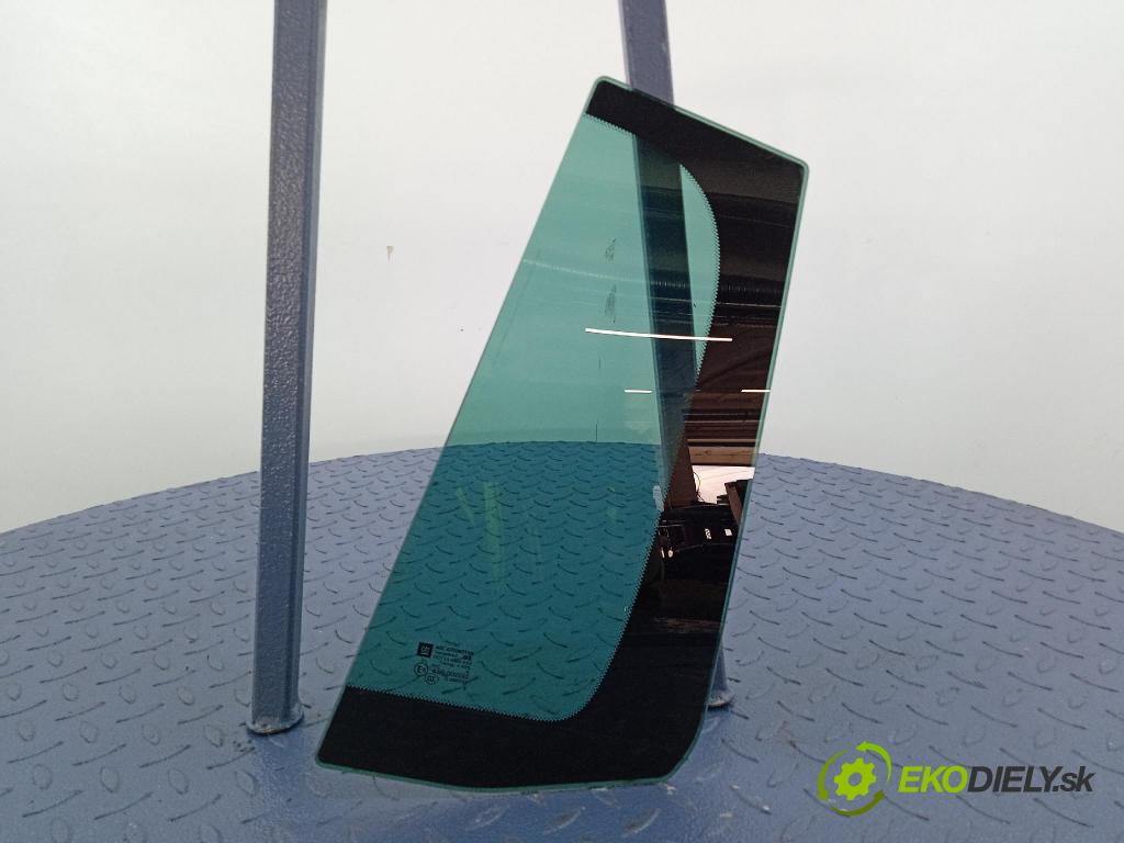 Opel Zafira 2016 sklo dvere zad ľavé