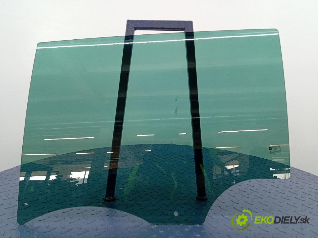 Opel Zafira 2016 sklo dvere zad ľavé