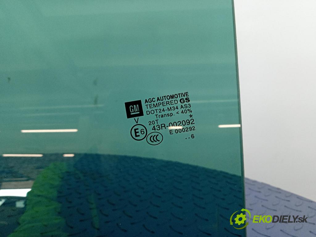 Opel Zafira 2016 sklo dvere zad ľavé