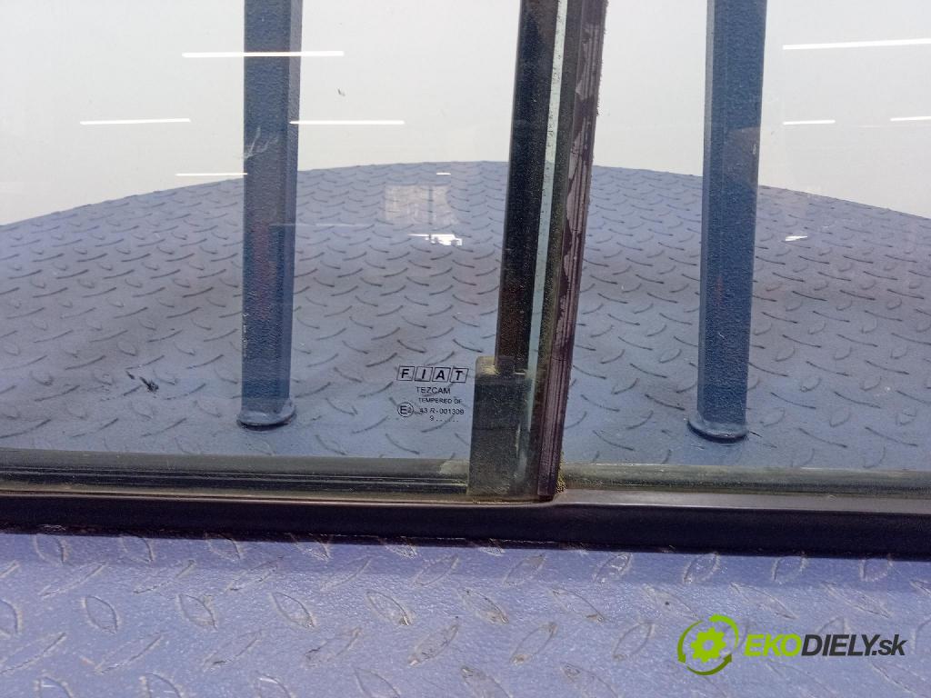 Fiat Doblo 2009 sklo Karosérie: Zad: