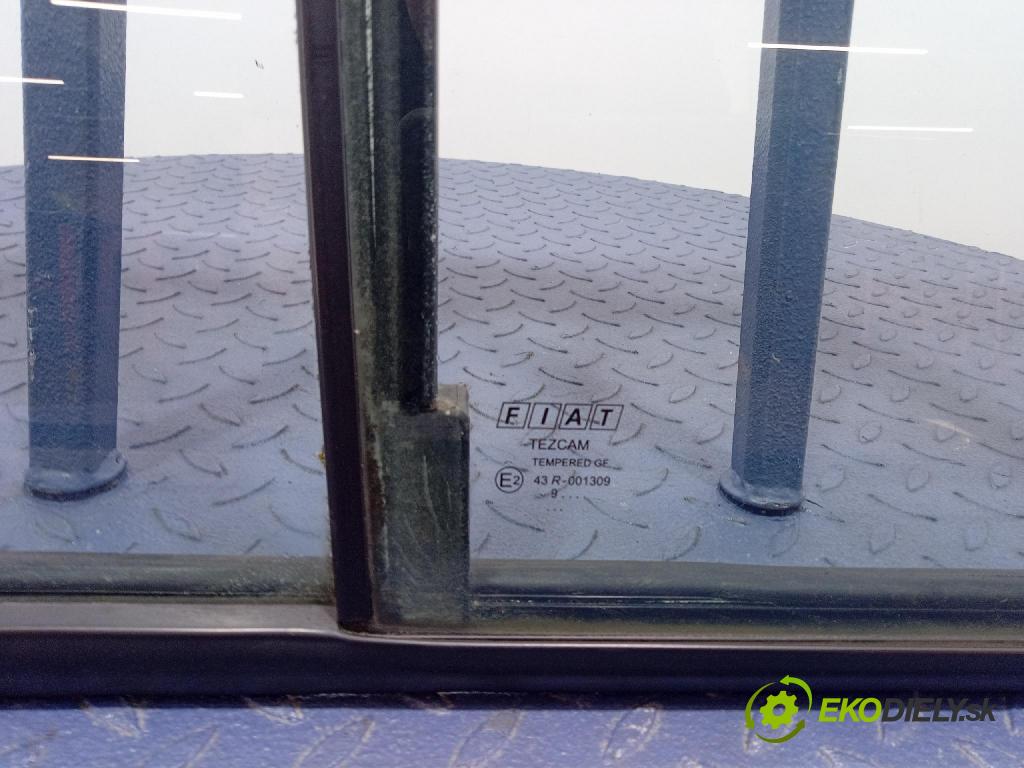 Fiat Doblo 2009 sklo Karosérie: Zad: