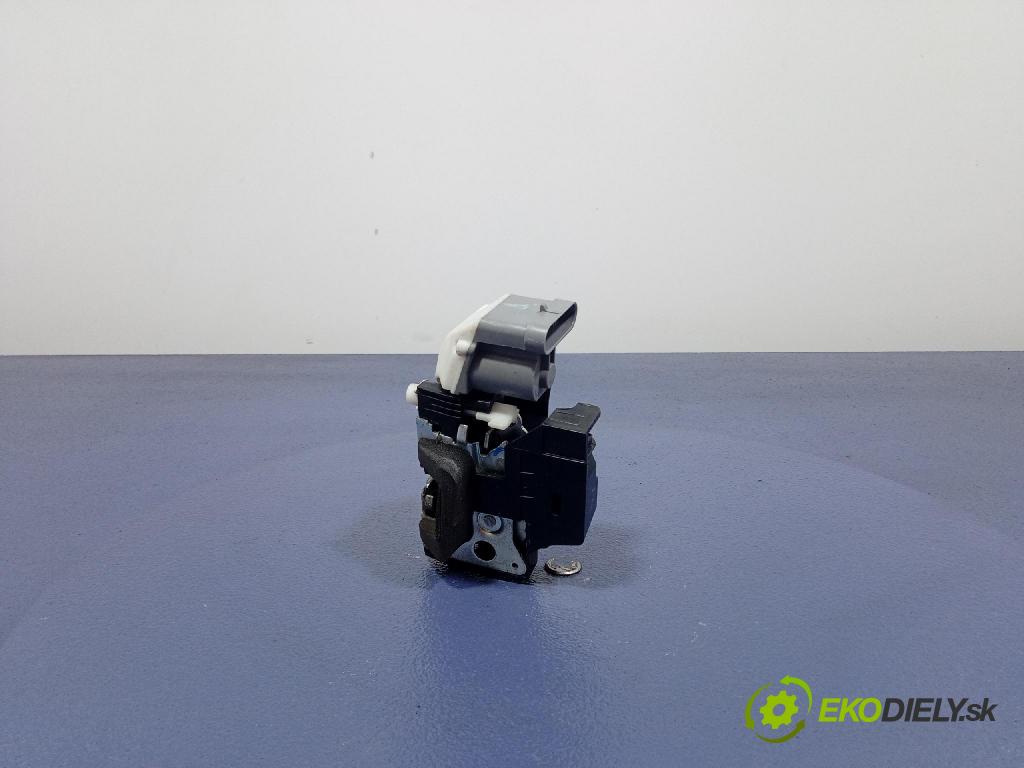 Fiat Doblo 2009 zámek dveře Zad: v pravo: