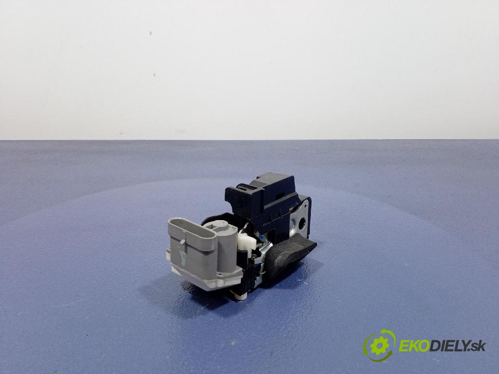 Fiat Doblo 2009 zámek dveře Zad: v pravo: