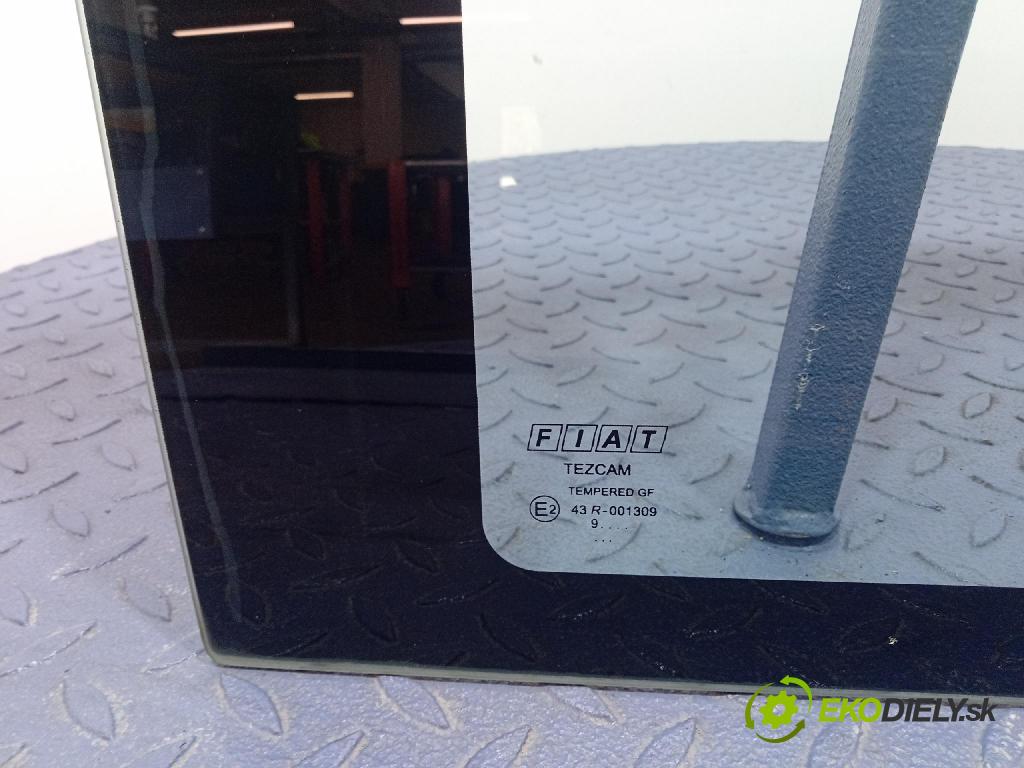 Fiat Doblo 2009 sklo Karosérie: Zad: