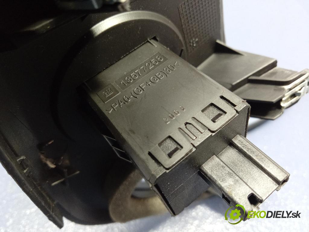 Opel Zafira 2016 kryt Plast: Interiéry: 13293527