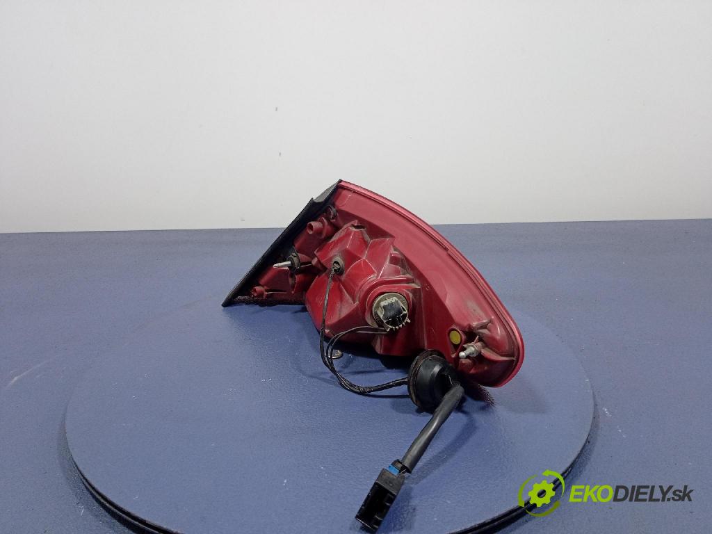 Peugeot 307 2005 světlo Zad: levá Mimo: 2560G