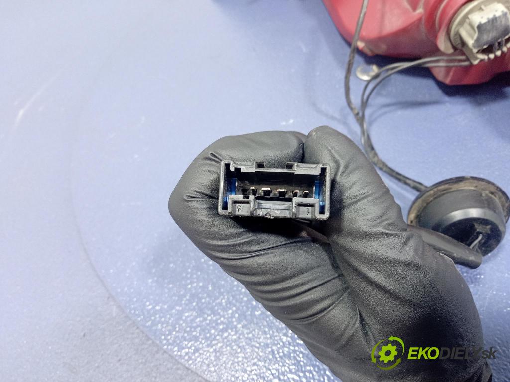 Peugeot 307 2005 světlo Zad: levá Mimo: 2560G