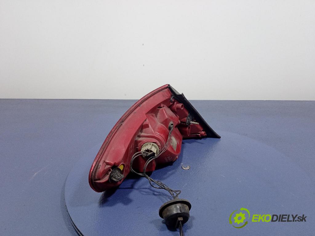 Peugeot 307 2005 světlo Zad: Práva: Mimo: 2560D