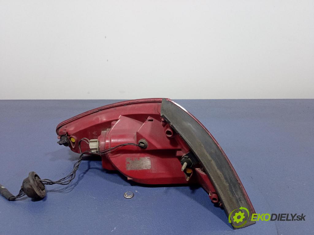 Peugeot 307 2005 světlo Zad: Práva: Mimo: 2560D