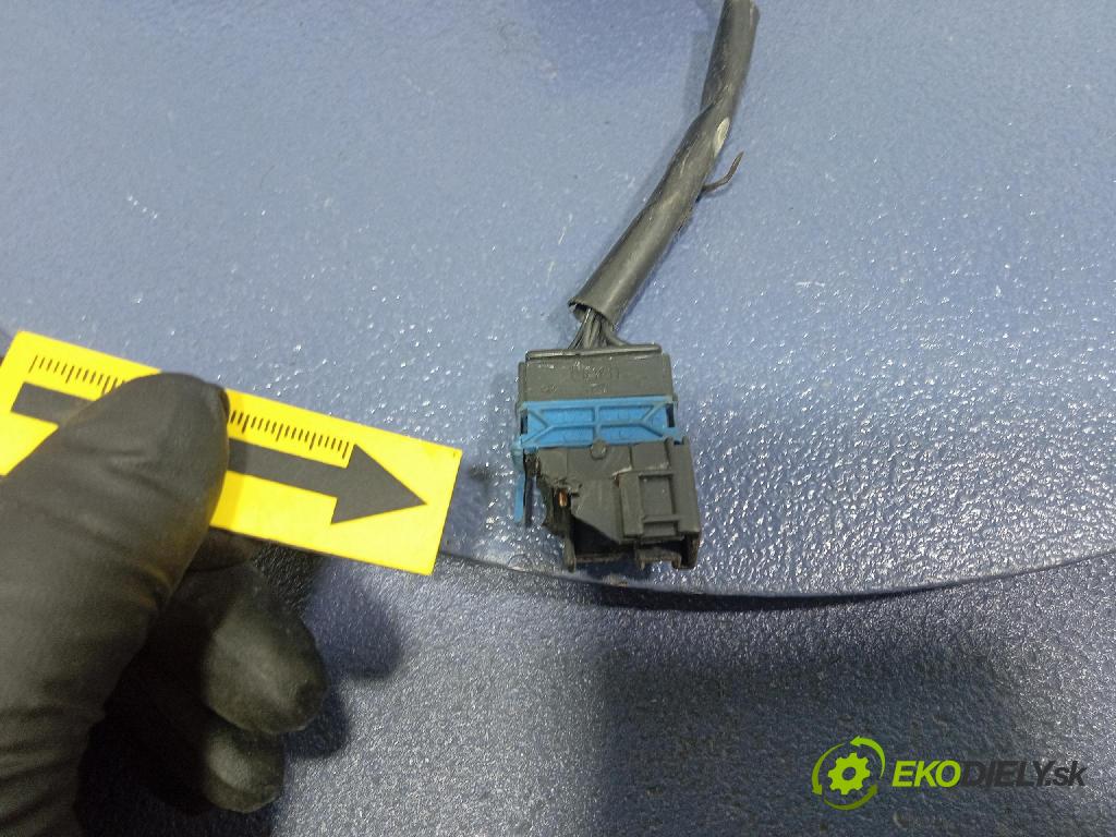 Peugeot 307 2005 světlo Zad: Práva: Mimo: 2560D