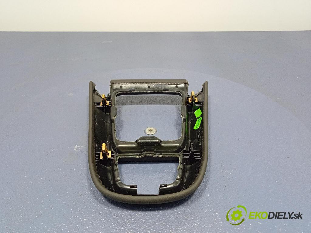 Opel Zafira 2016 kryt Plast: Interiéry: 13352682