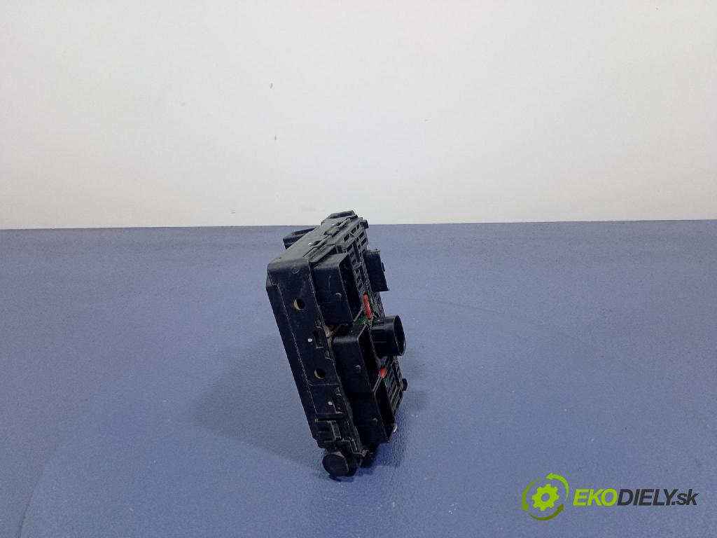 Peugeot 407 2004 skříňka Pojistky 9656005580