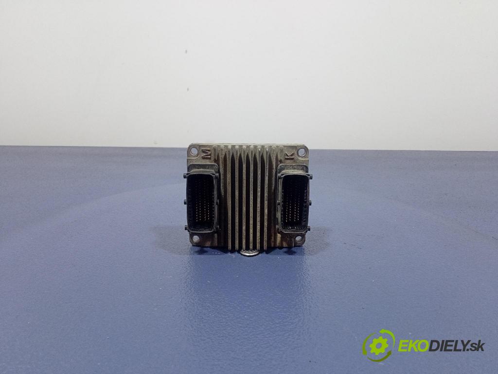 Opel Astra 2003 řídící jednotka Motor: 12214870