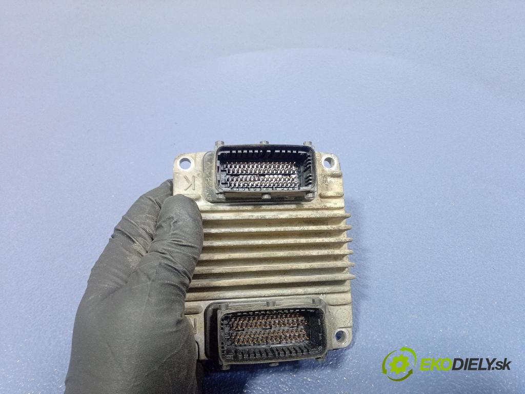 Opel Astra 2003 řídící jednotka Motor: 12214870