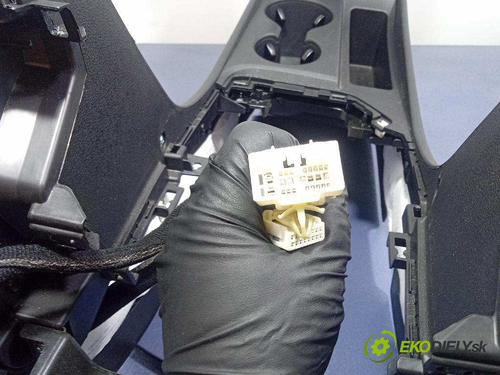 Kia Sportage 2022 Tunel: Střední: 84680R2450