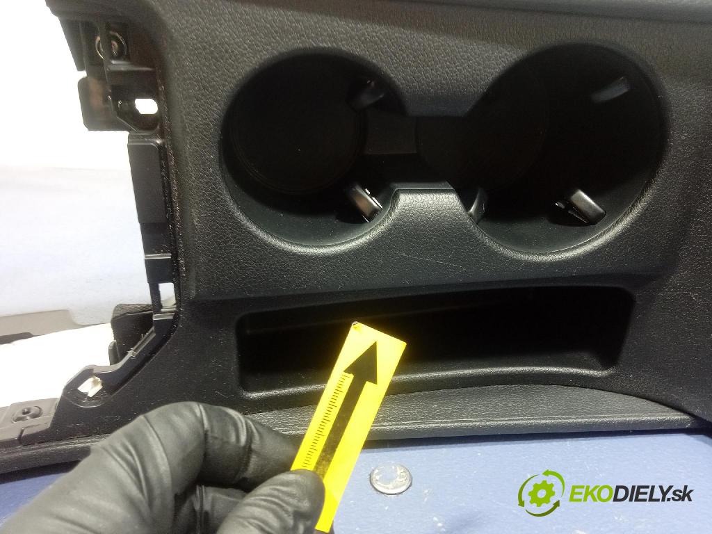 Kia Sportage 2022 Tunel: Střední: 84680R2450