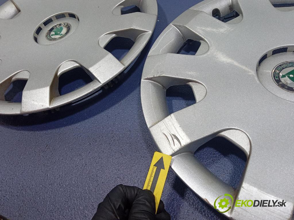 Skoda Octavia 2004 puklica kola: 1U0601147D