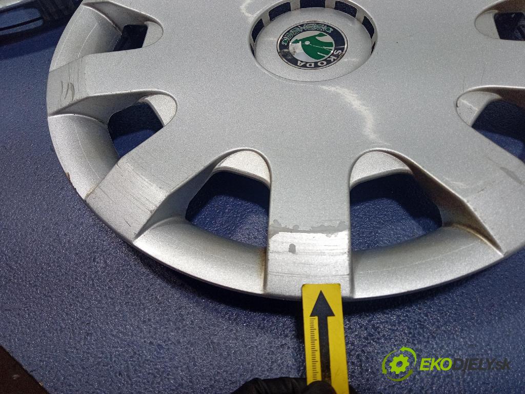 Skoda Octavia 2004 puklica kola: 1U0601147D