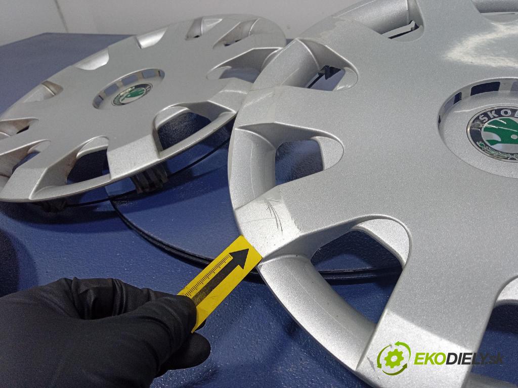 Skoda Octavia 2004 puklica kola: 1U0601147D