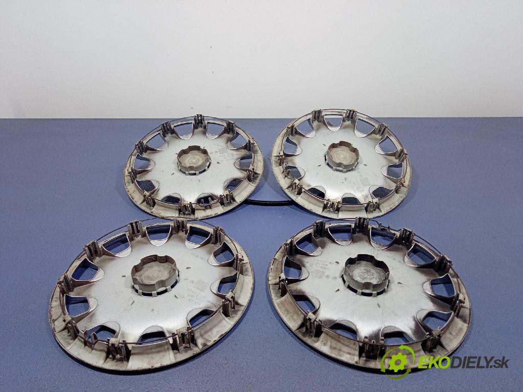 Skoda Octavia 2004 puklica kola: 1U0601147D