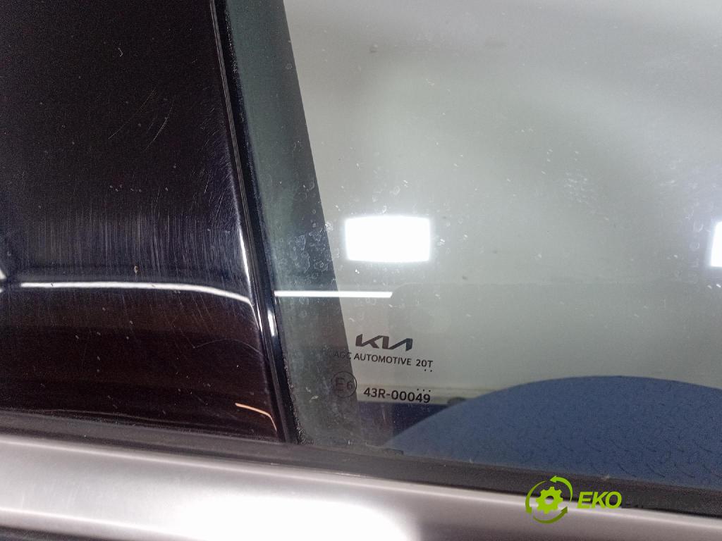 Kia Sportage 2022 dveře před prave