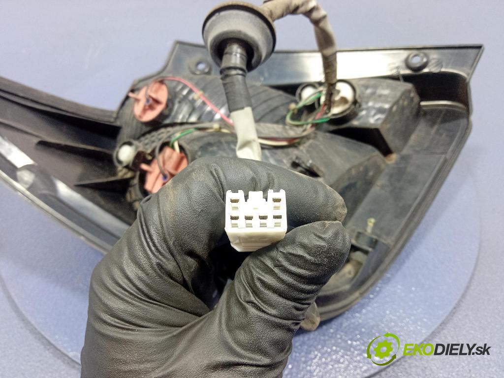 Kia Rio 2006 světlo Zad: Práva: Mimo: 92402-1G2