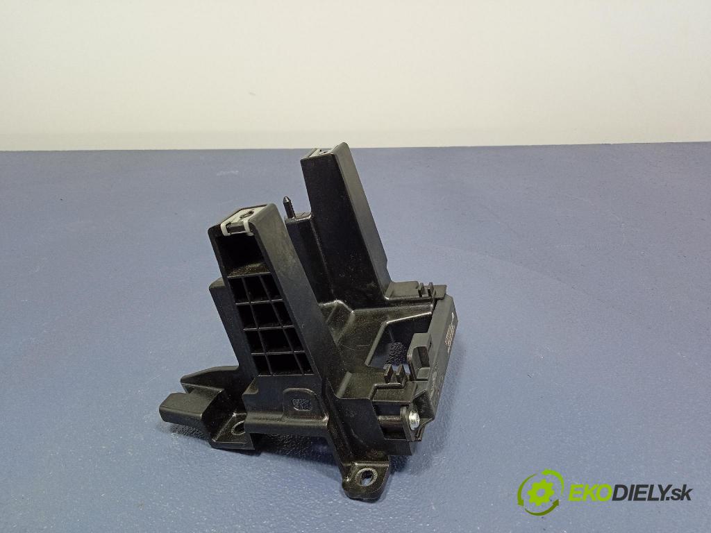 Kia Sportage 2022 tunel Stredný: 84636R2000