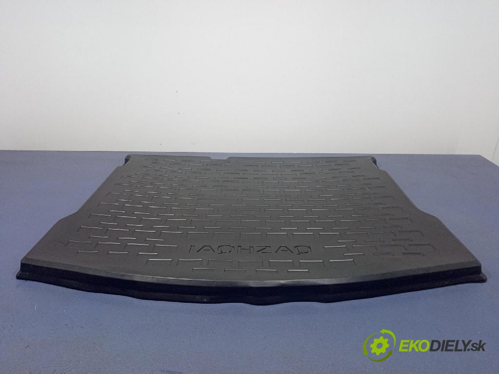 Nissan Qashqai 2009 Čalounictví: kufra: 