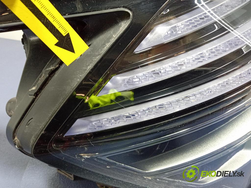 Kia Sportage 2022 Reflektor: v pravo: 92102R2100