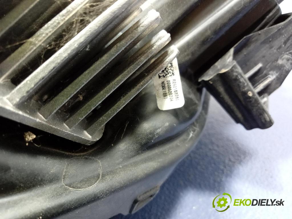 Kia Sportage 2022 Reflektor: v pravo: 92102R2100