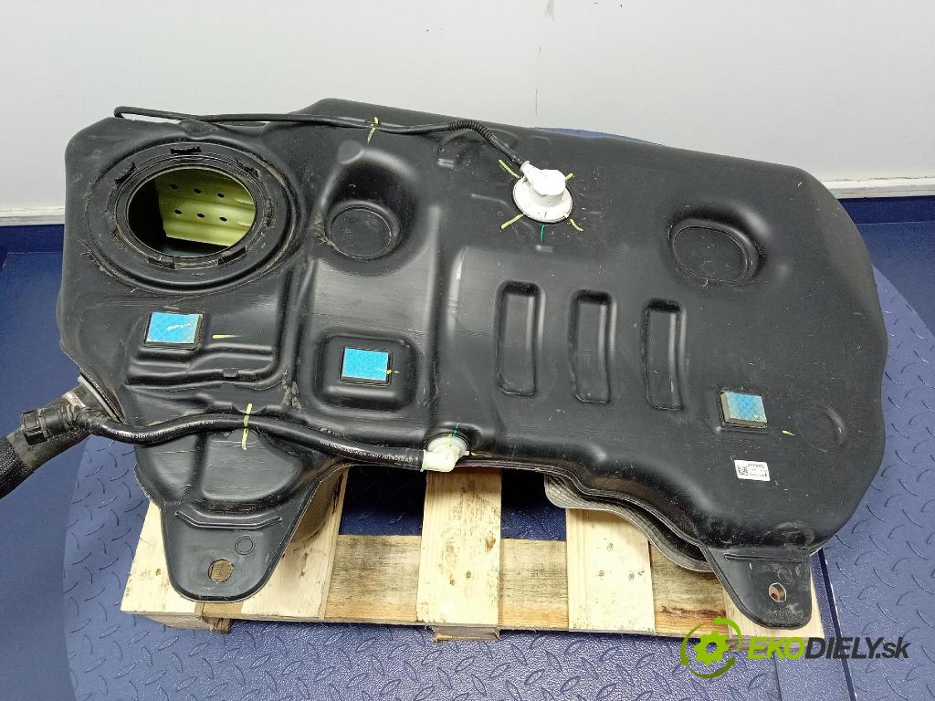 Kia Sportage 2022 Nádrž: paliva 31171N7000