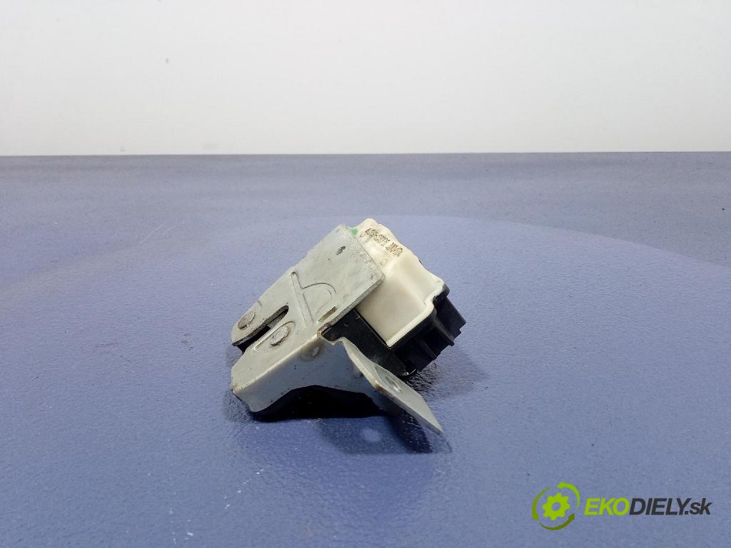 Mercedes A-Klasa 2004 zámek Klapky: kufr A1697400036