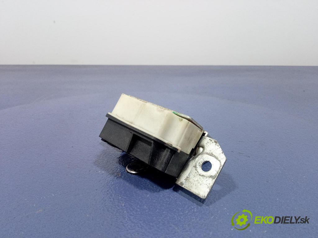 Mercedes A-Klasa 2004 zámek Klapky: kufr A1697400036