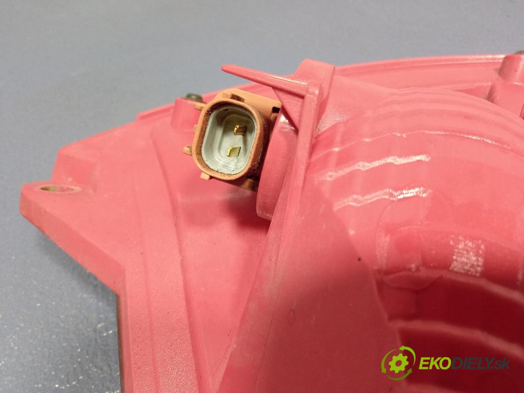 Kia Sportage 2022 svetlo / reflektor zad Prava: Vnútri: 92406R2000