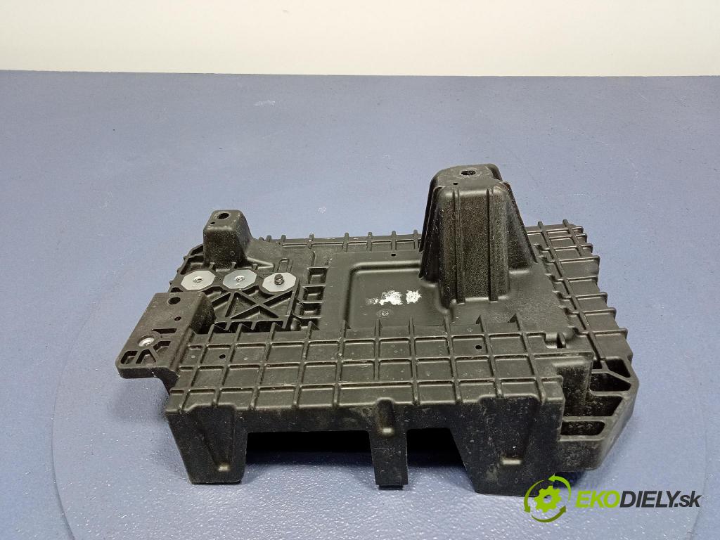 Kia Sportage 2022 Základ: batéria 37150N7000