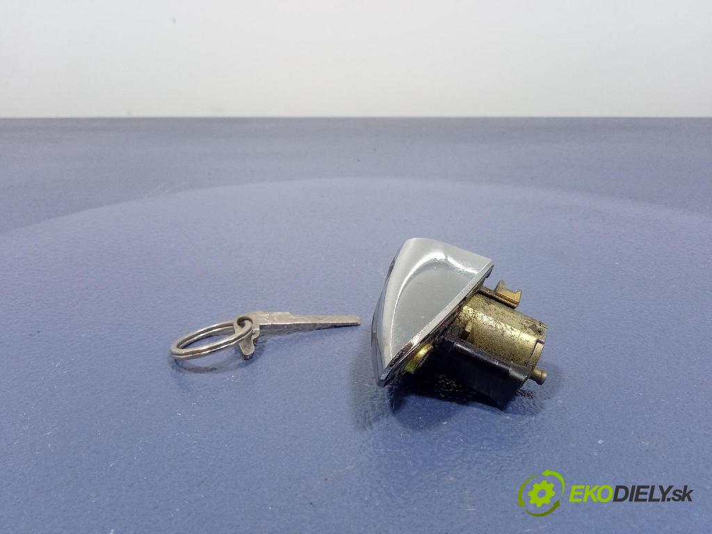 Mercedes A-Klasa 2004 zámek dveře před Levý: