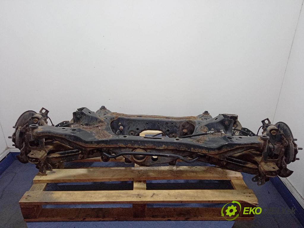 Nissan Qashqai 2009 výstuha Pozastavenia: zad