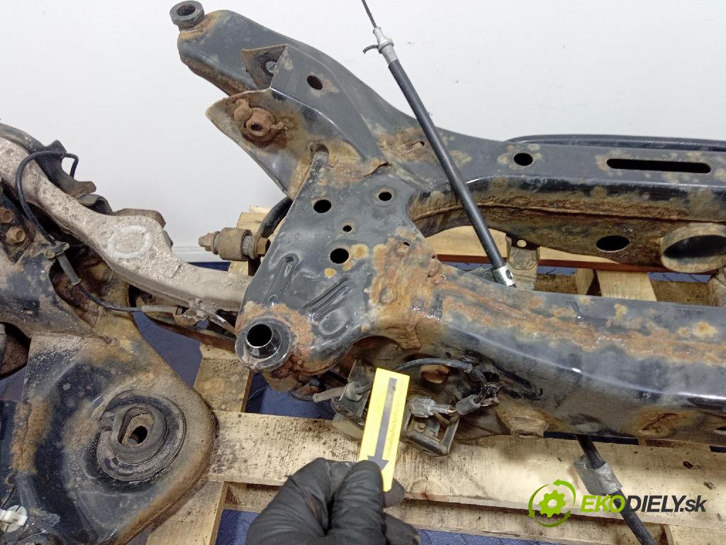 Nissan Qashqai 2009 výstuha Pozastavenia: zad