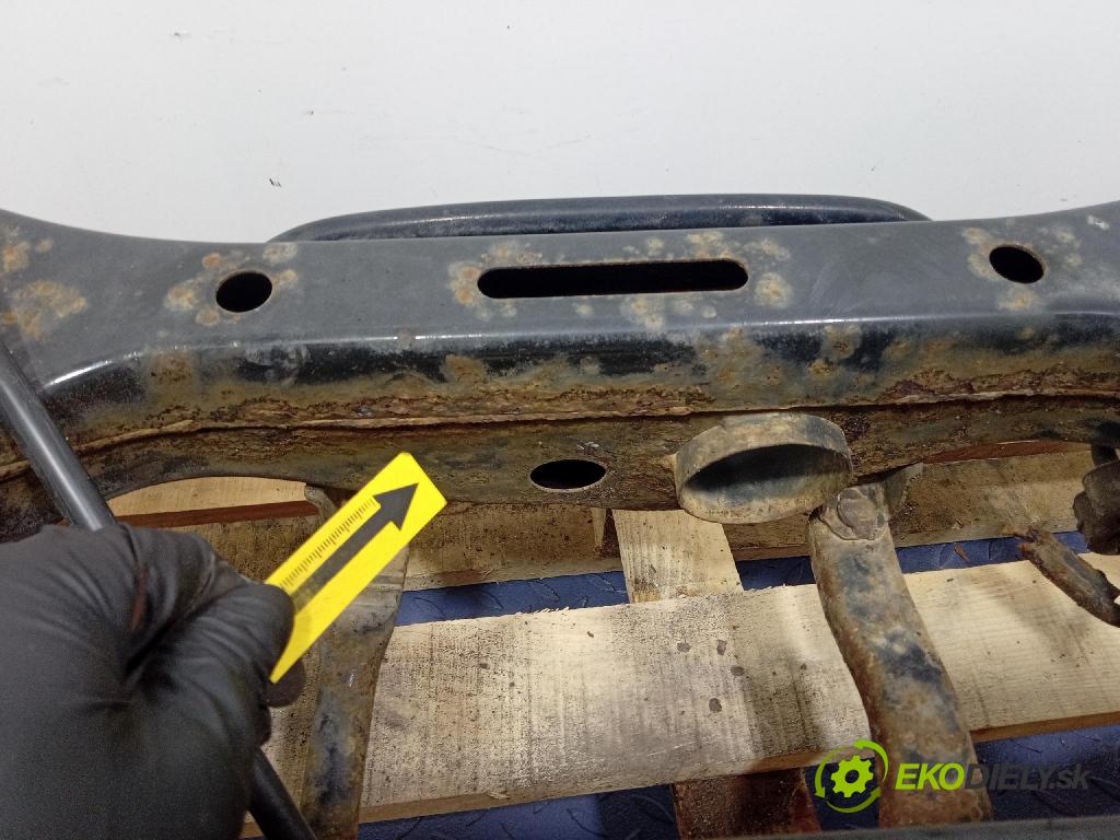 Nissan Qashqai 2009 výstuha Pozastavenia: zad 