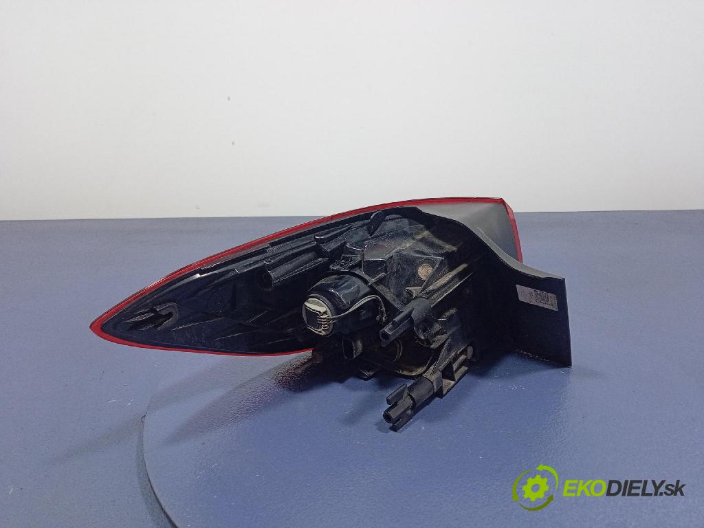 Opel Astra 2019 světlo Zad: Práva: Mimo: 39077377