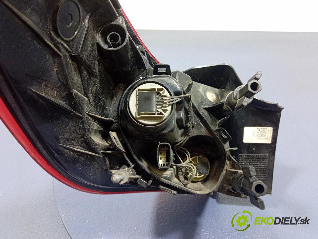 Opel Astra 2019 světlo Zad: Práva: Mimo: 39077377