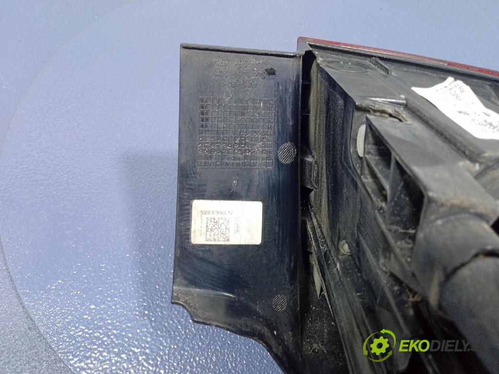 Opel Astra 2019 světlo Zad: Práva: Mimo: 39077377