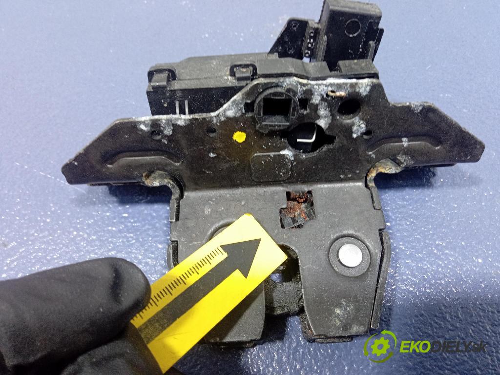 Opel Astra 2019 zámek Klapky: kufr 13524683