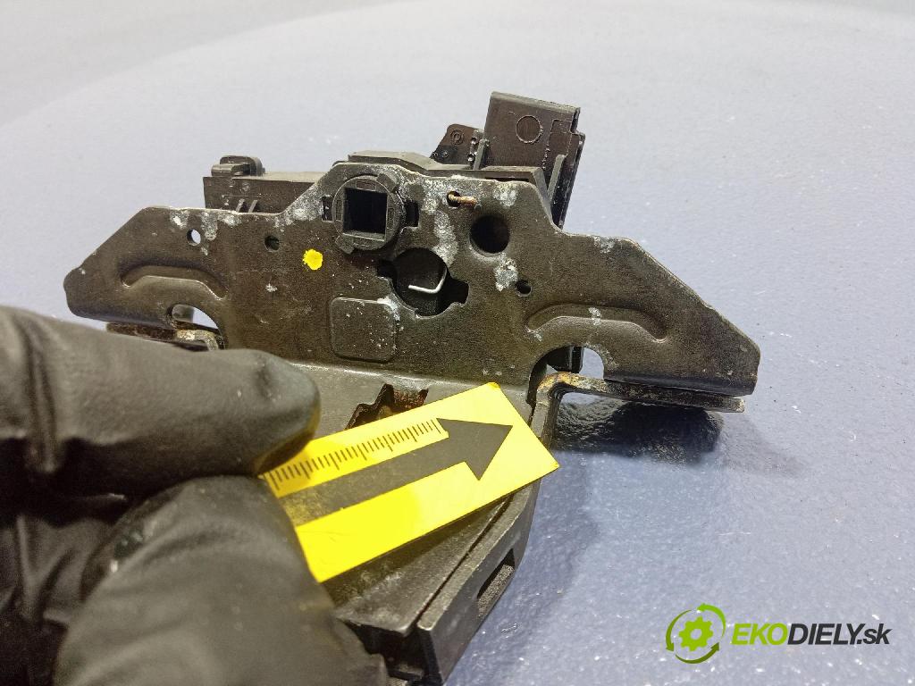 Opel Astra 2019 zámek Klapky: kufr 13524683